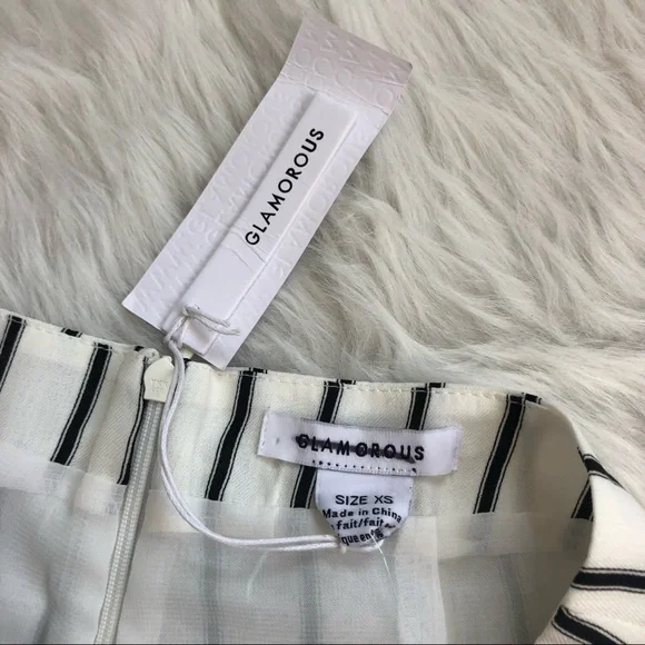 🚫 SOLD 🚫 Glamorous Black and White Striped Shorts - Picture 4 of 4